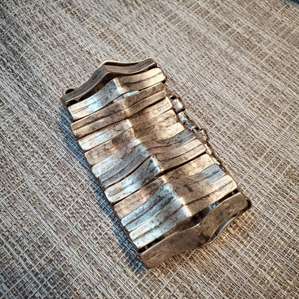 Metal statement bracelet - Picture 3 of 4